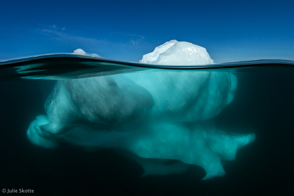 Splitshot af isbjerg, Diskobugten, Grønland